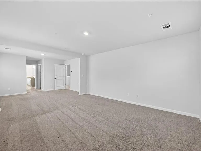 7566 Jennadee Dr — Photo 16
