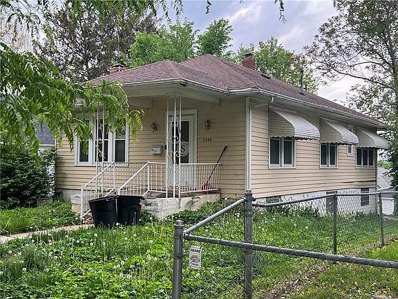 3rd image of 2705 Doniphan Ave
