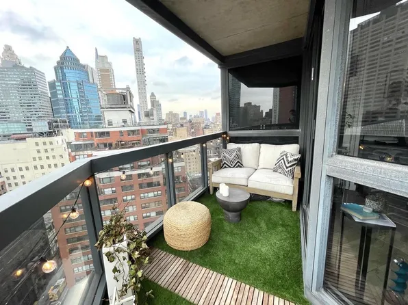 200 East 61st Street image 8 of 16