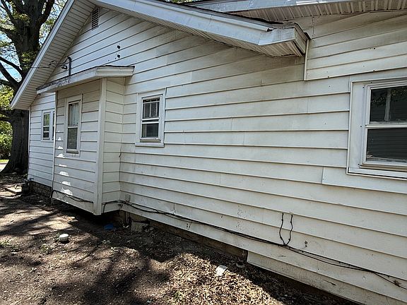 3rd image of 444 W Garfield Ave