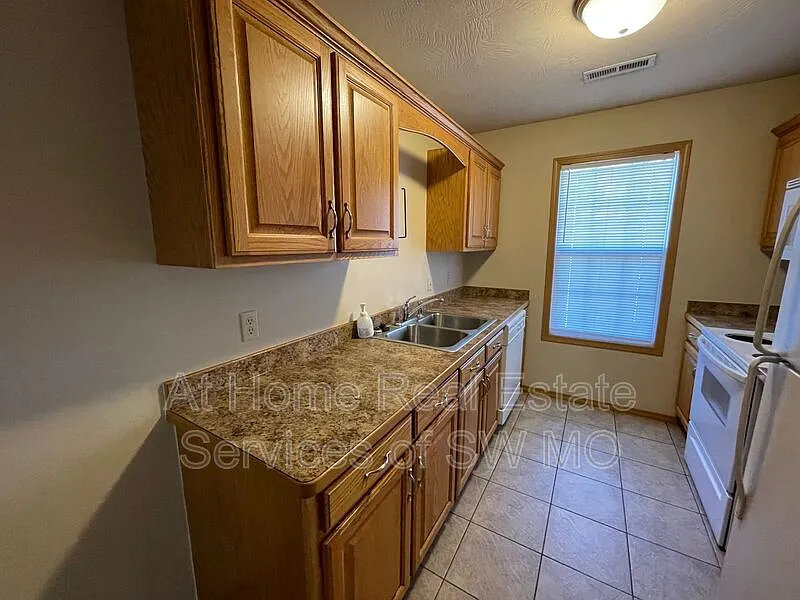 2 bed, 2.0 bath, 1200 sqft, $1,230 — Photo 3