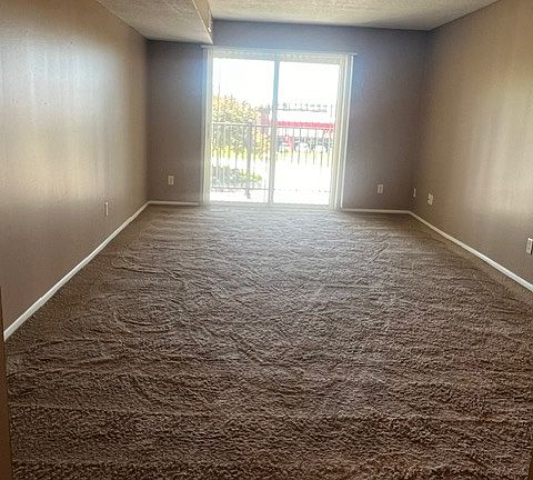 4th image of 2610 S 70th St #39