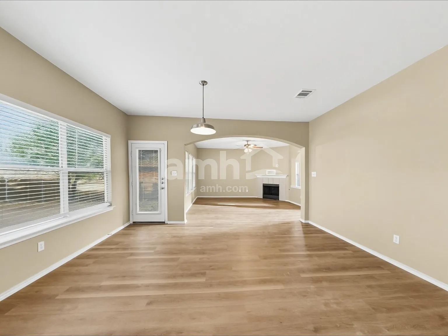 4 bed, 2.5 bath, 2050 sqft, $1,995 — Photo 4