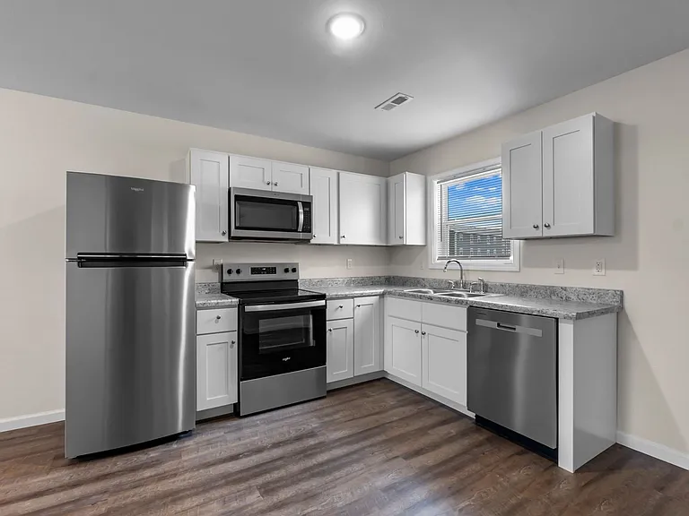 225 Iylas Ln — Photo 3