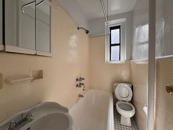 5th image of 16 Hall Pl Floor 2