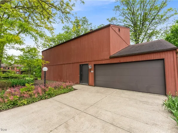 32735 Brookstone Ln, North Ridgeville, OH 44039