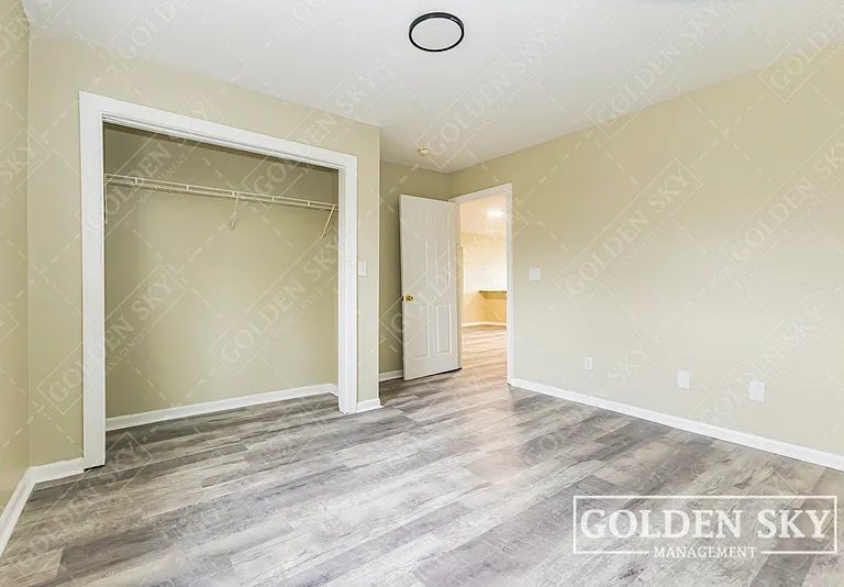 2109 S Hoyt Ave — Photo 12