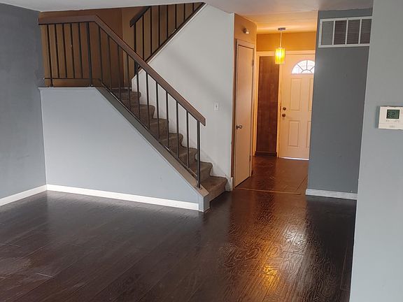 4th image of 847 White Oak Ln