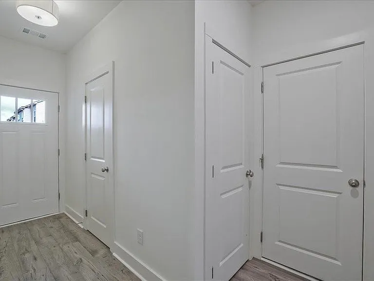 1809 Edgehill Dr — Photo 9