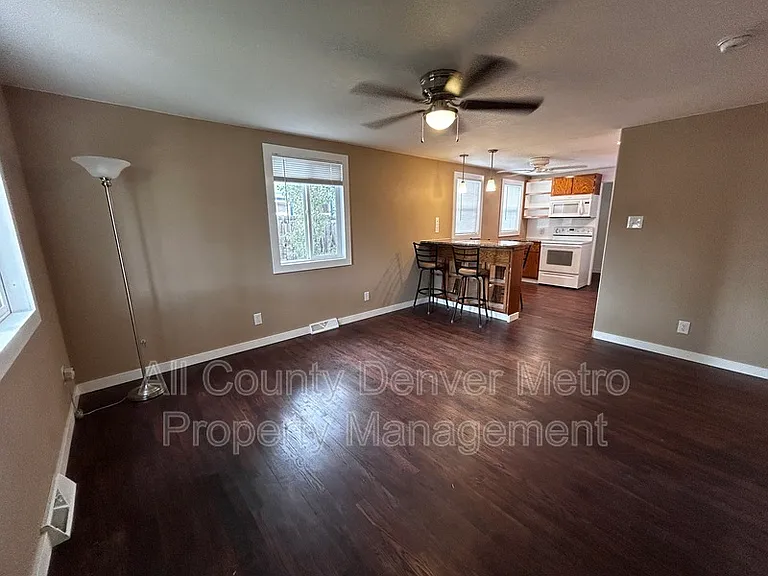 6915 W 55th Pl — Photo 2
