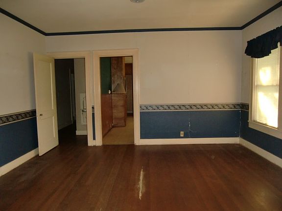 5th image of 302 W Caldwood Dr