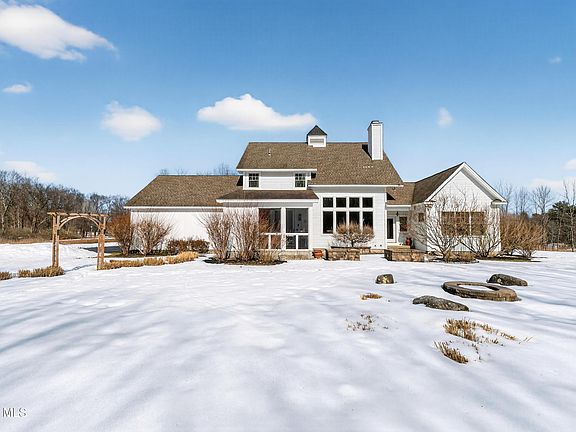 3rd image of 13 Saratoga Farm Road