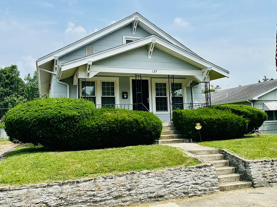 137 SW 18th St