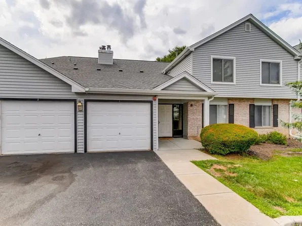 7030 Brighton Ct #24-204, Woodridge, IL 60517