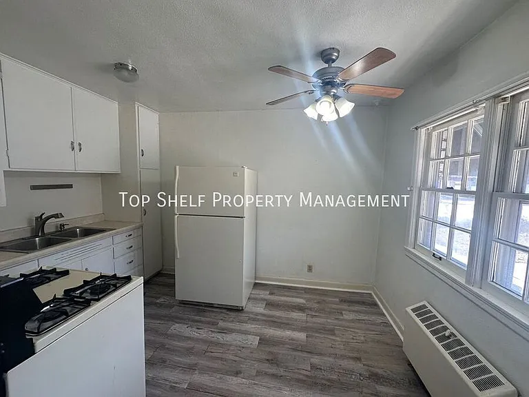 2303 E 9th St #2 — Photo 3