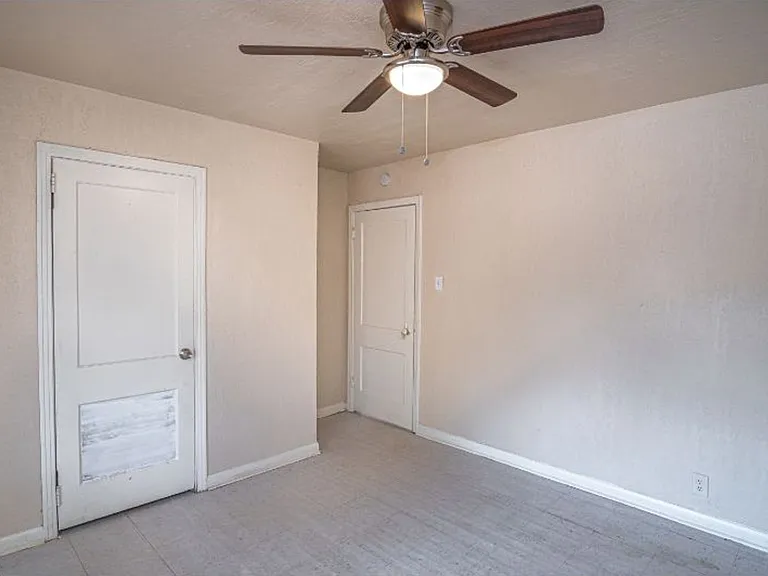 1003 Poinsettia — Photo 15
