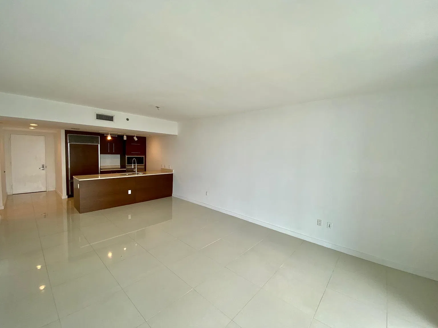 1 bed, 798 sqft, $3,300 — Photo 3