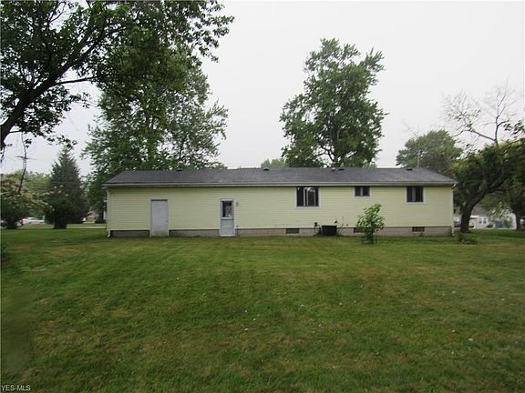 2nd image of 909 Elyria Ave
