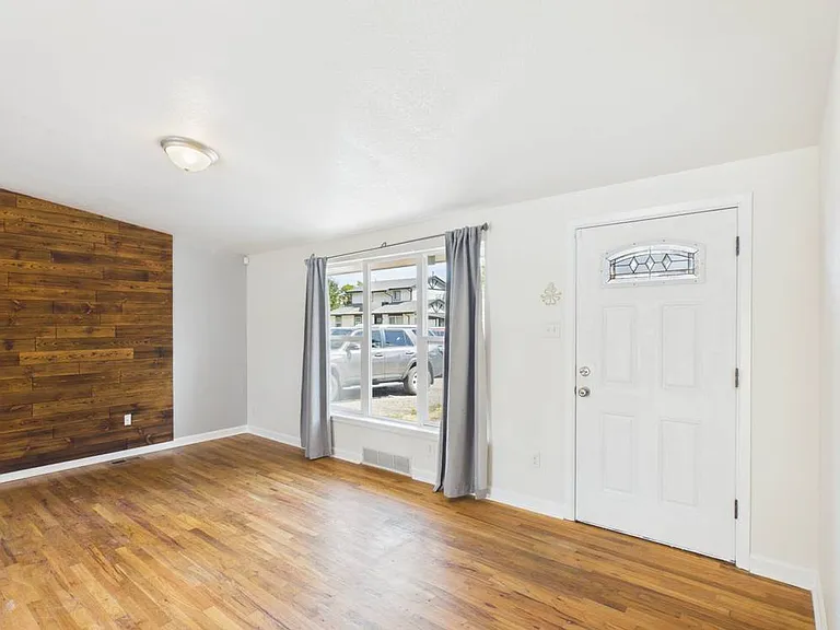 2261 W 56th Pl — Photo 6