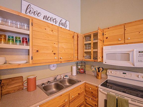 5th image of 1042 S Hunter Creek Dr #1