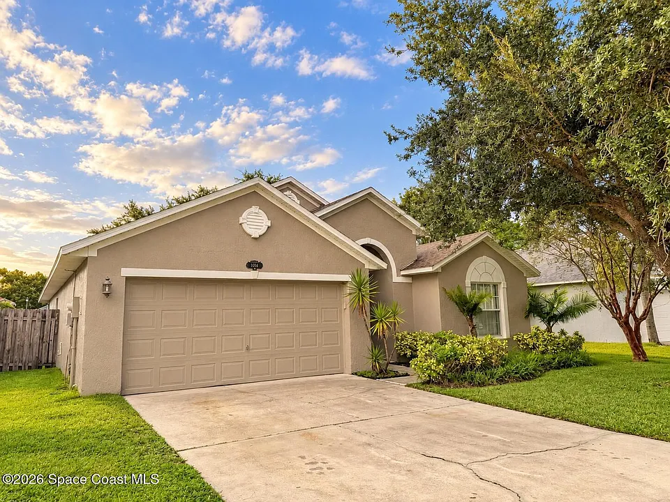 1044 Sedgewood Cir