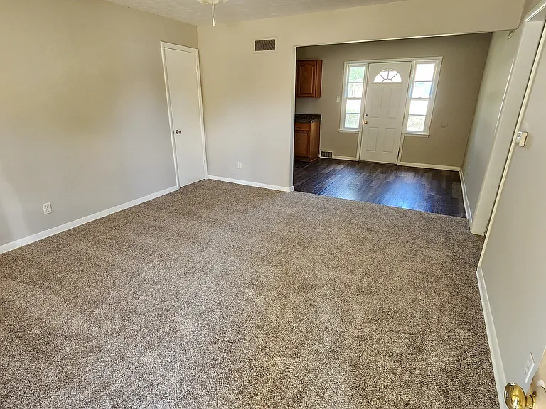 1508 E Salome St — Photo 2