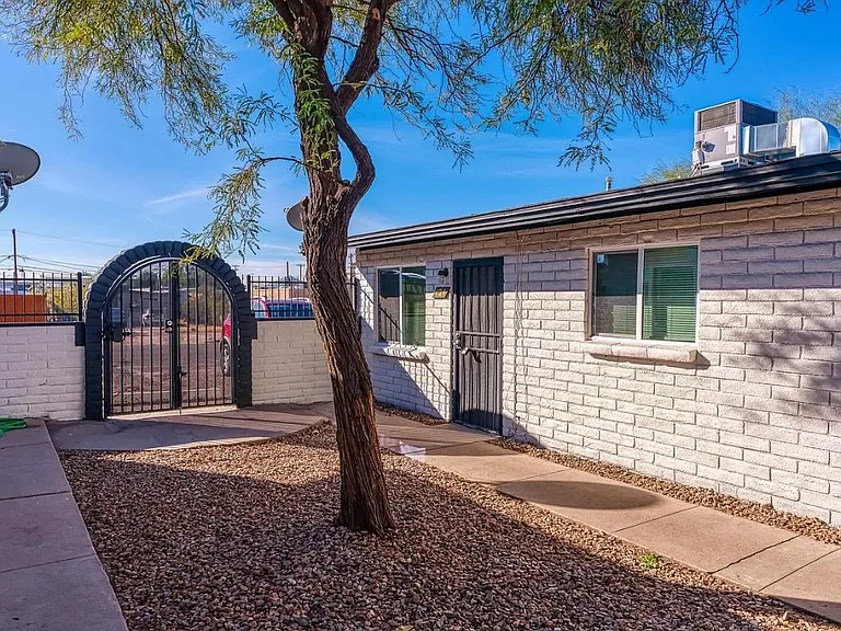 130 W Rillito St #130 — Photo 2