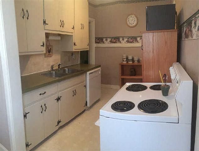2nd image of 802 Nelson St