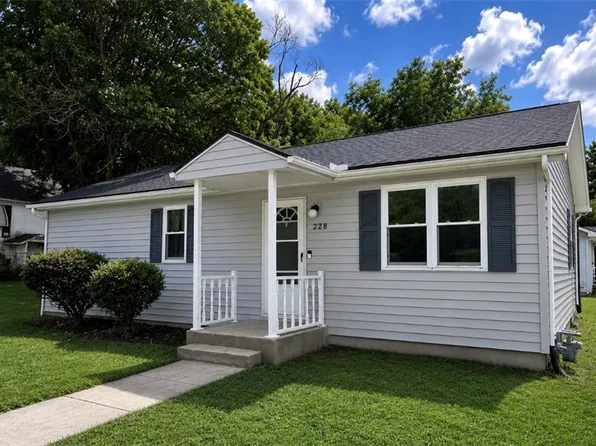 228 S Main St, Liberty, MO 64068