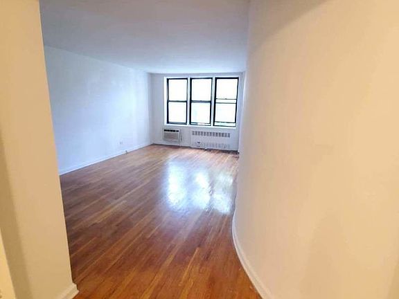 3rd image of 315 Ocean Pkwy APT 2N