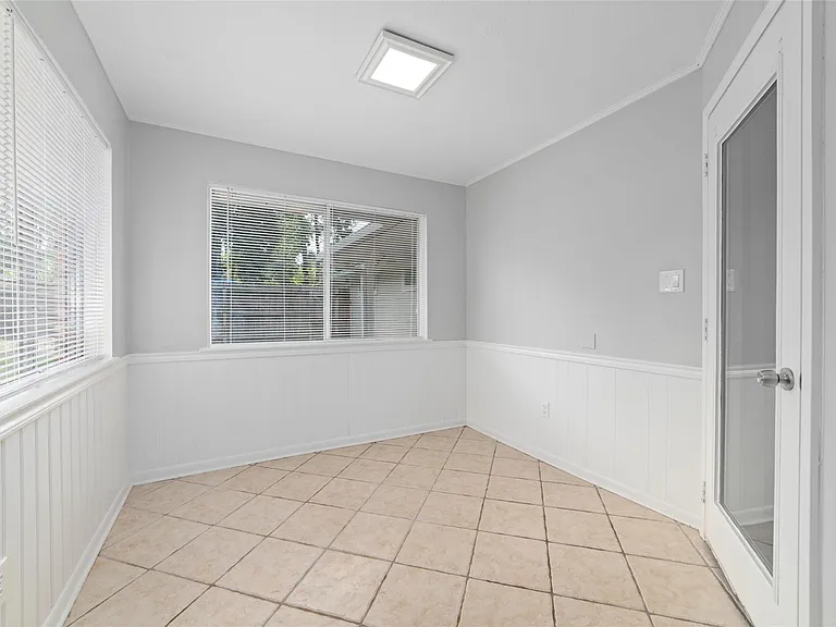 25602 Oakhurst Dr — Photo 6