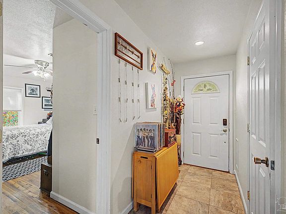 4th image of 208 Pinewood Ln