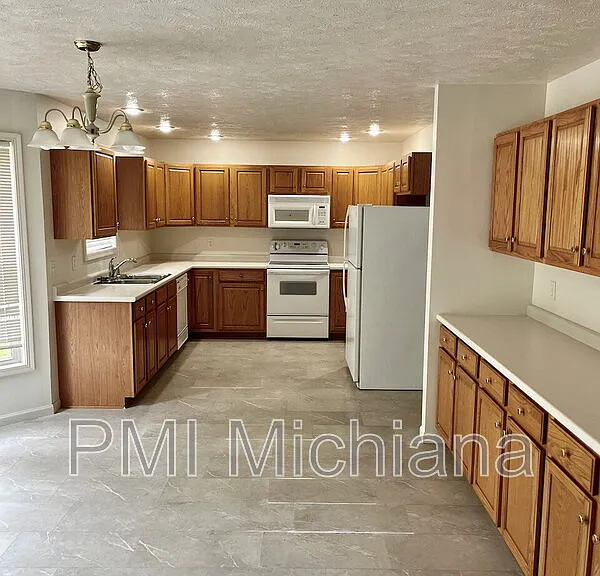 51880 Courtland Dr E — Photo 4