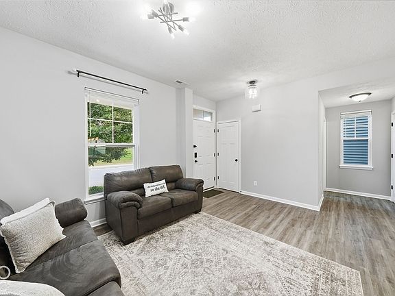3rd image of 348 Evans St