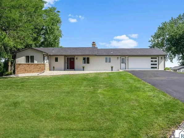 6211 Shamrock Dr, Madison Lake, MN 56063