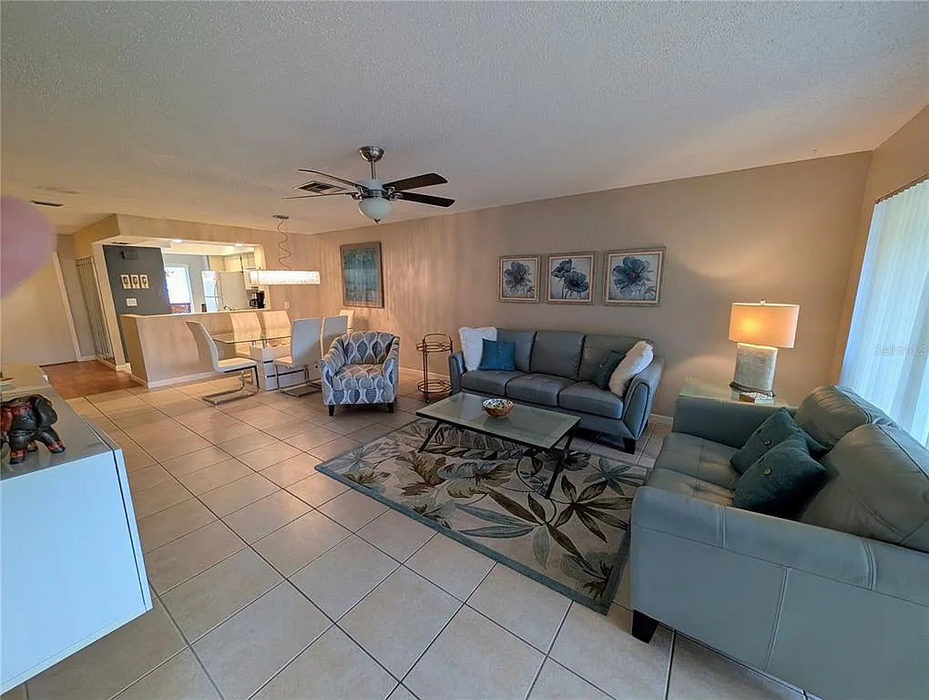 2 bed, 2.0 bath, 1118 sqft, $4,300 — Photo 2