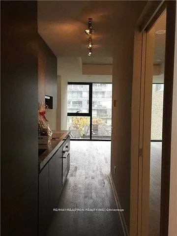 629 King St W #417 — Photo 5