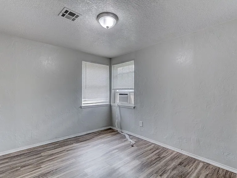 1904 Cherry Ln — Photo 9