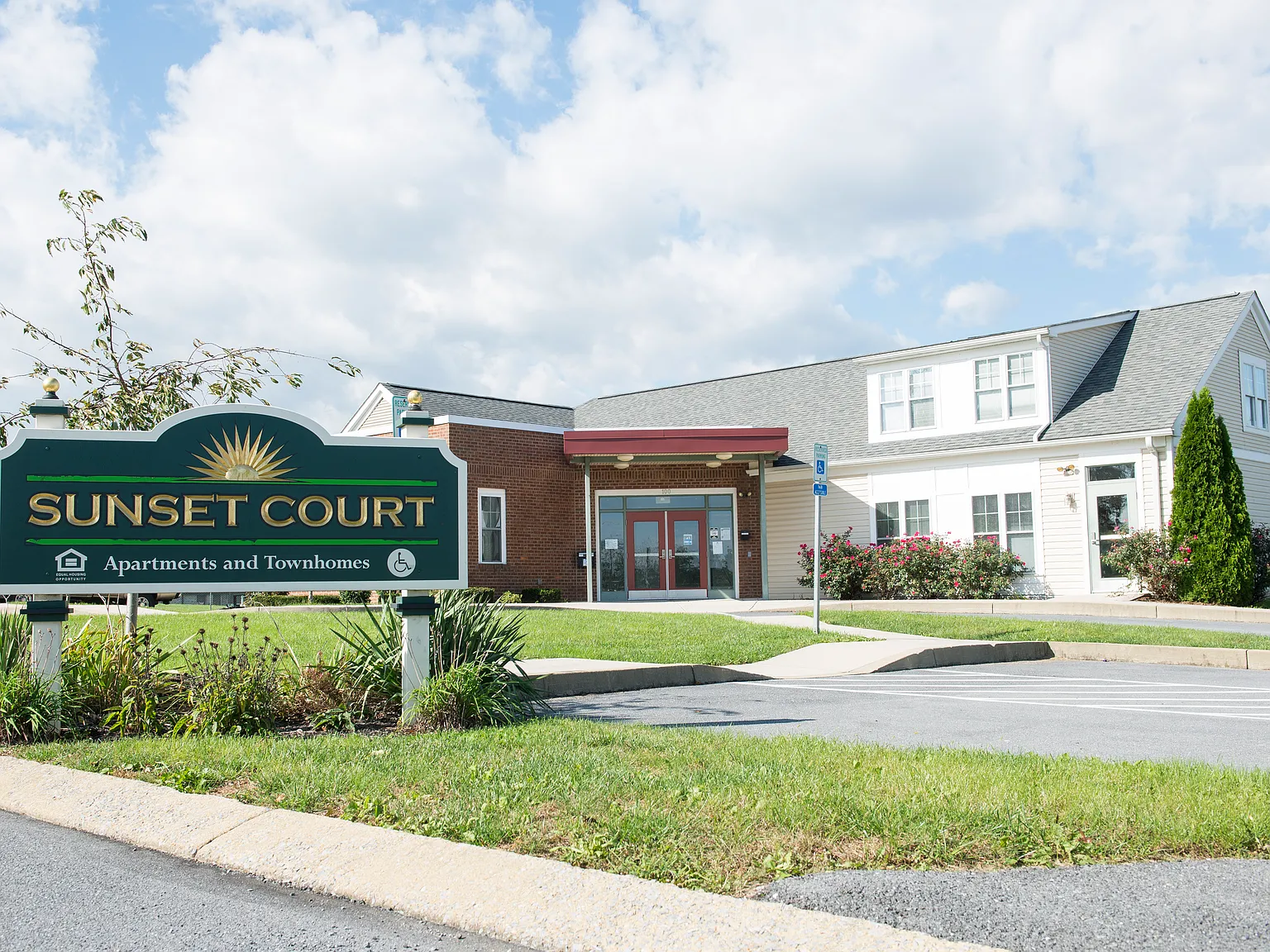 Sunset Court — Photo 1