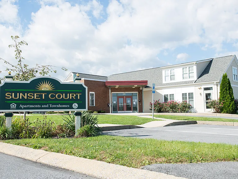 Sunset Court — Photo 1
