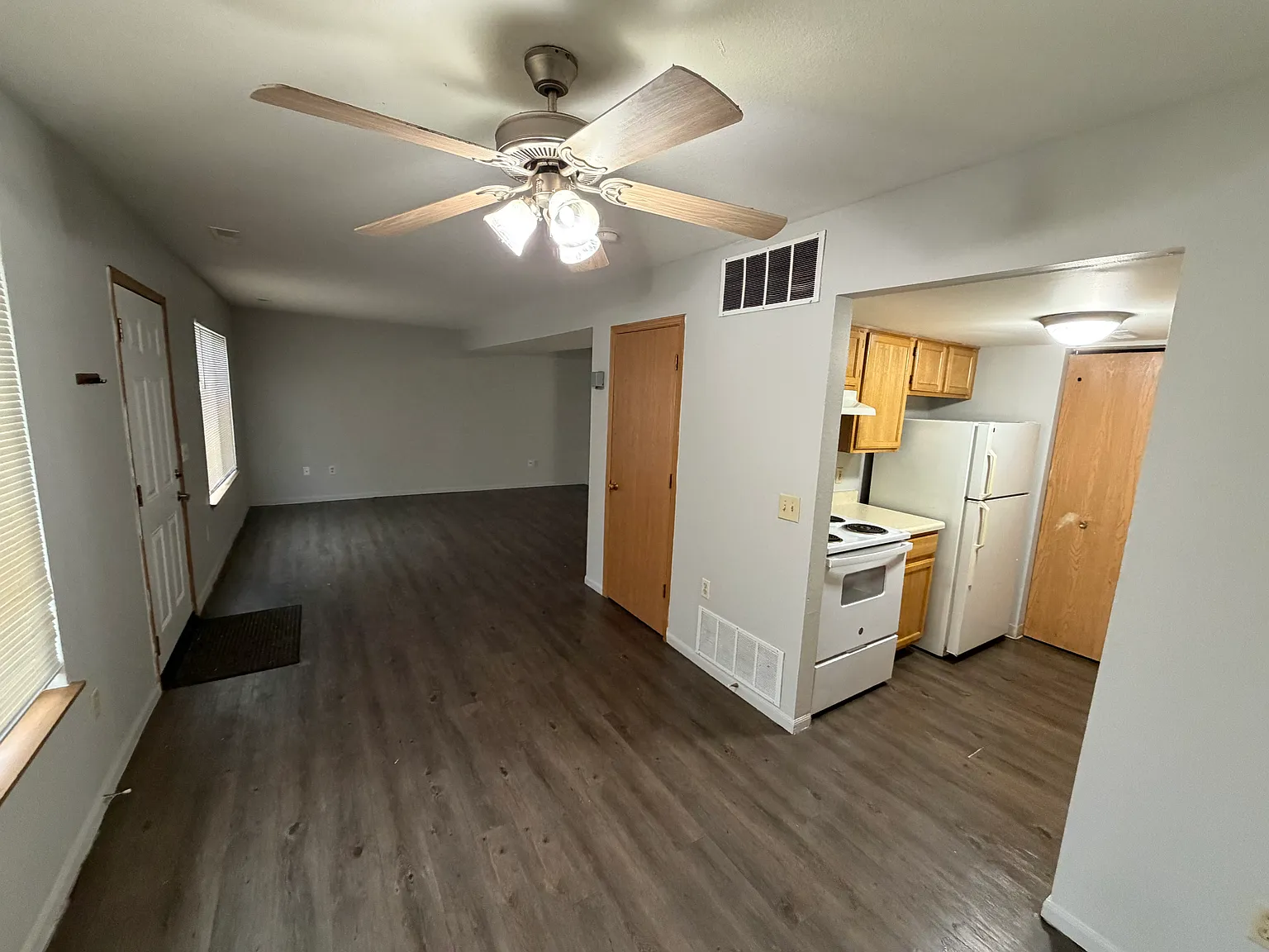 3 bed, 950 sqft, $1,350 — Photo 2