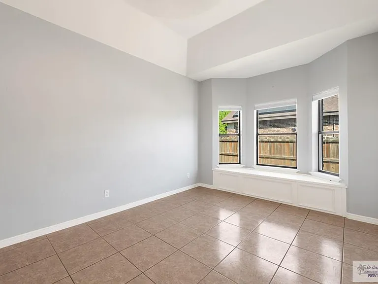 5684 Heron Cove Ln — Photo 13