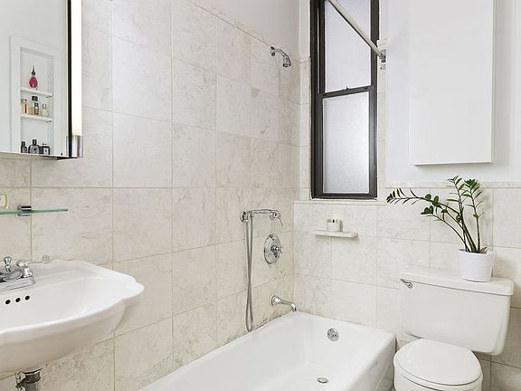 4th image of 223 W 21st St APT 3M