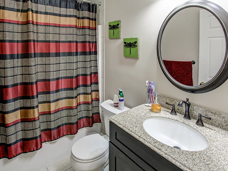 Hollandale Apartments — Photo 40