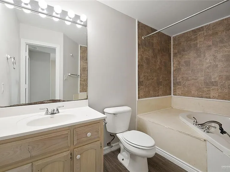 1521 W McIntyre St #4 — Photo 10