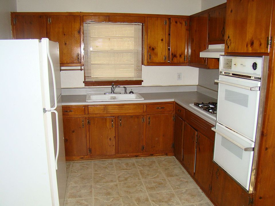 2nd image of 846 Scott Ln SW