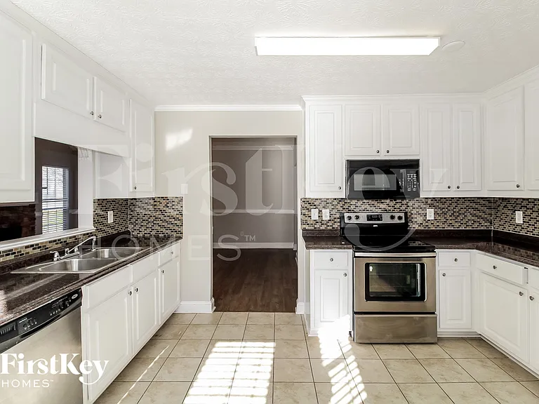 1005 Carrick Ct — Photo 7