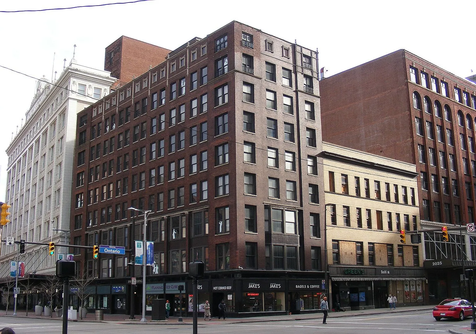 Fully Furnished Public Square Apartment — Photo 1
