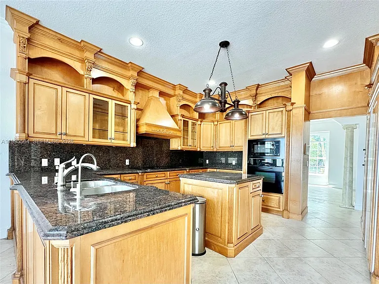 5023 NW 94th Doral Pl — Photo 16
