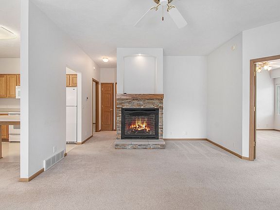 3rd image of 1012 Woodview Dr